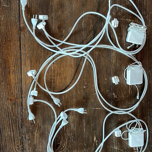 Apple Mac Pro charger, 2 cable extensions, 2 power inserts. - Picture 5 of 5